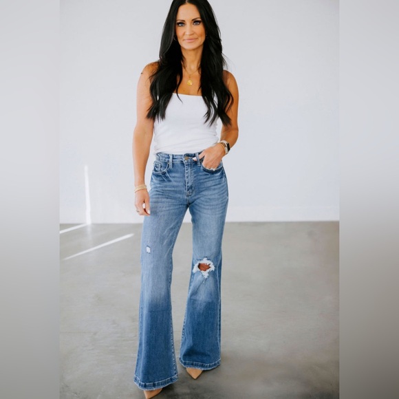 Chari Petra Flare Jean Medium Wash Distressed Size 9/28 NEW - Picture 2 of 10